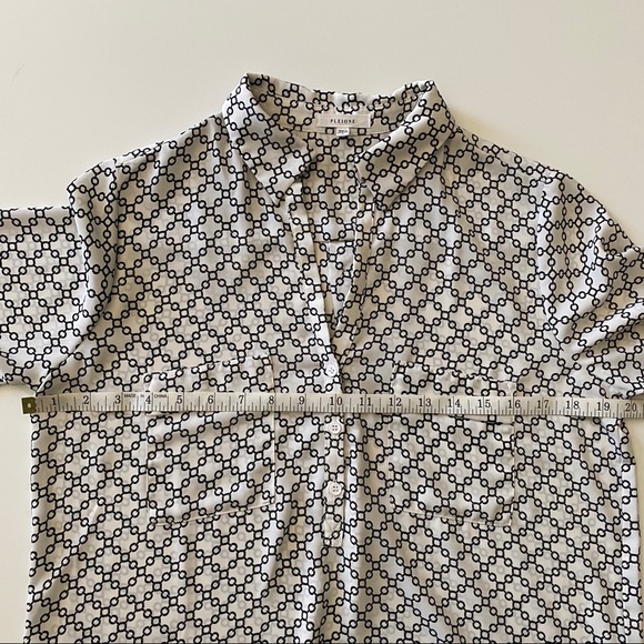 Pleione Long Sleeve Button Down Chain Link Print - Picture 5 of 15